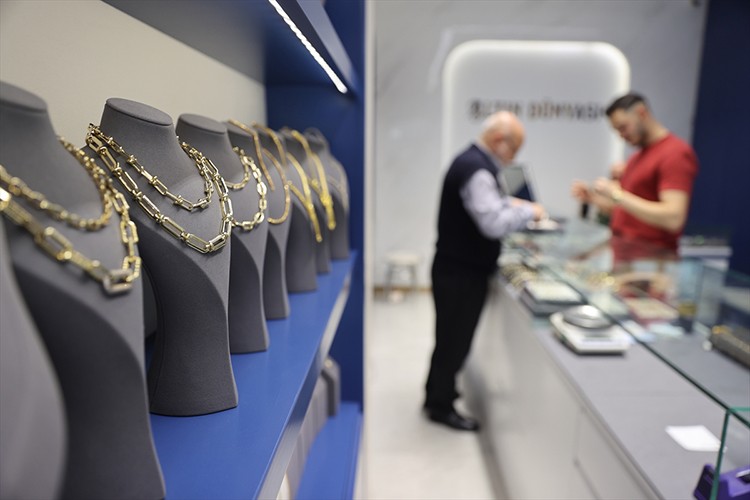Altının gramı 4 bin 301 liradan işlem görüyor