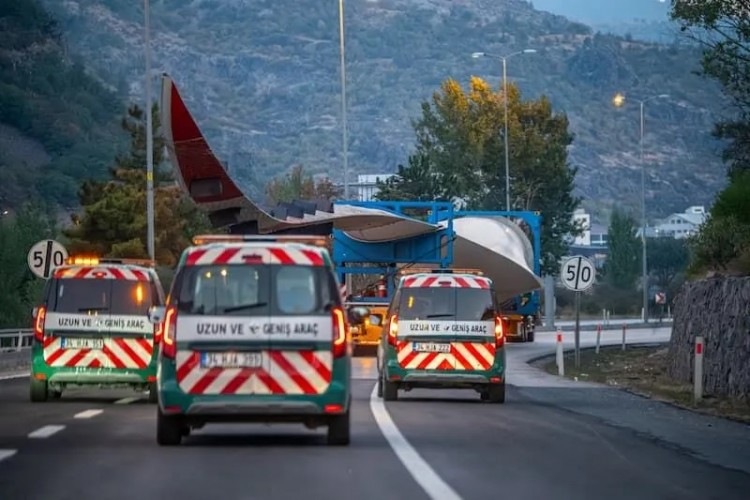 Hareket 90 metrelik türbin kanatlarını taşıdı