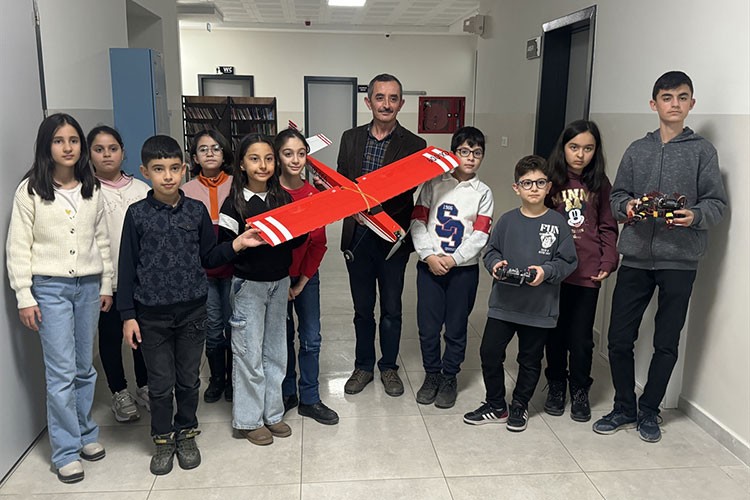 BİLSEM'de öğrenciler uçak ve dron ile TEKNOFEST'e hazırlanıyor
