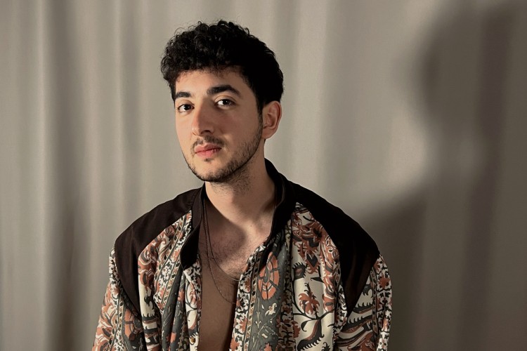 Etem bu kez Soldurmadığım Çiçeğini diyor