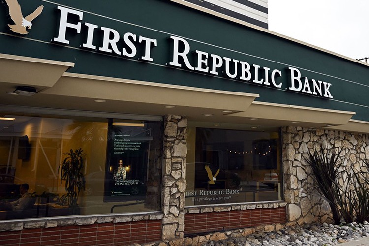 First Republic Bank'ın hisselerindeki düşüş sürüyor