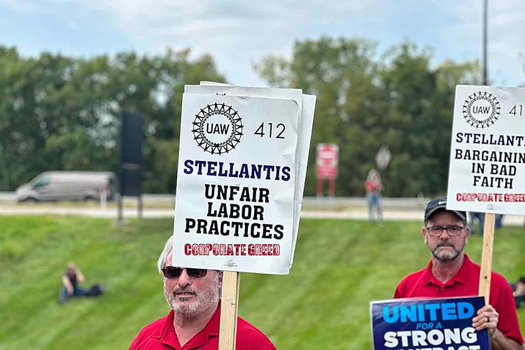 Grevci işçiler Stellantis ile geçici anlaşmaya vardı