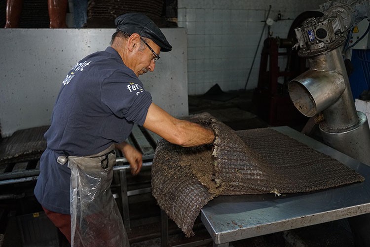 Geleneksel yöntemle zeytinyağı