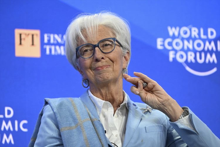 "AMB tüketici fiyatlarını kontrol altına almada başarılı"