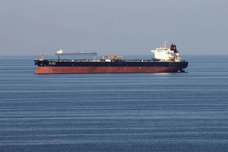 Hürmüz Boğazı'nda petrol sevkiyatı sert düştü