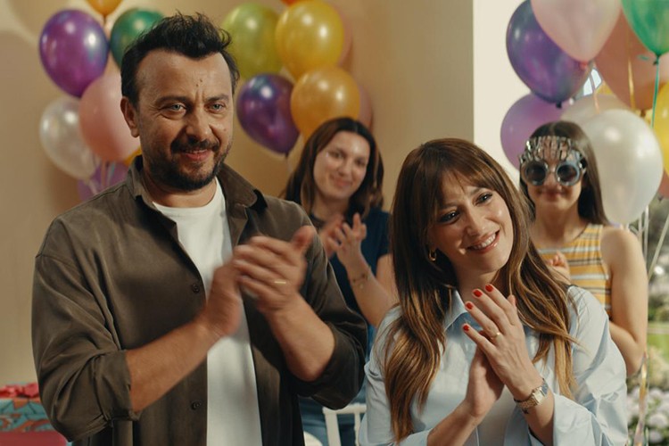 RAMS'tan Hazal Kaya ve Ali Atay'lı Yeni Reklam Filmi
