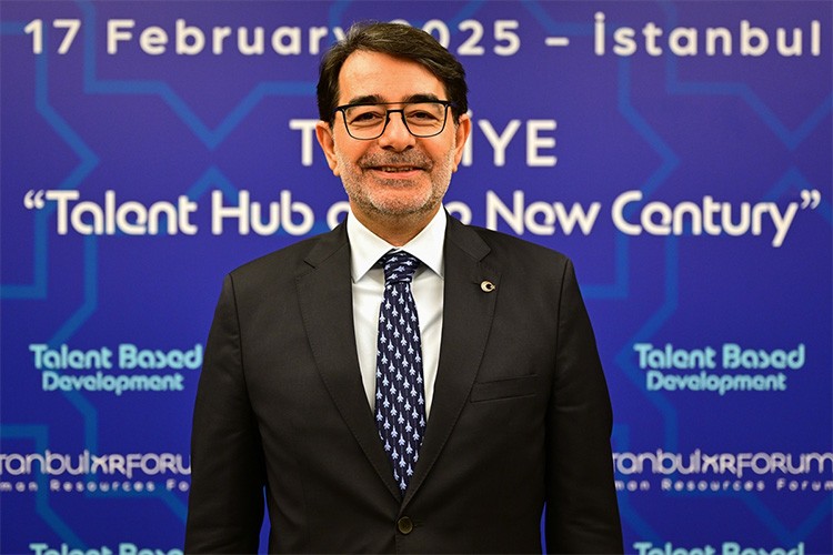 Gençler yurt dışına daha çok eğitim için gidiyor