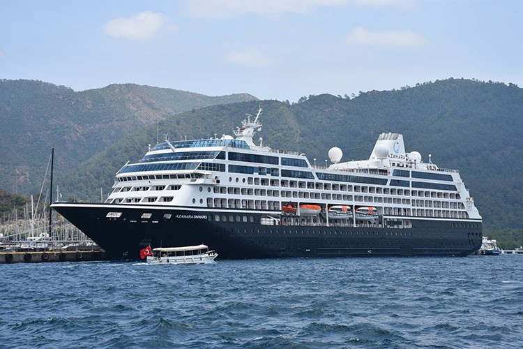 Marmaris'e lüks kruvaziyerle 613 turist geldi