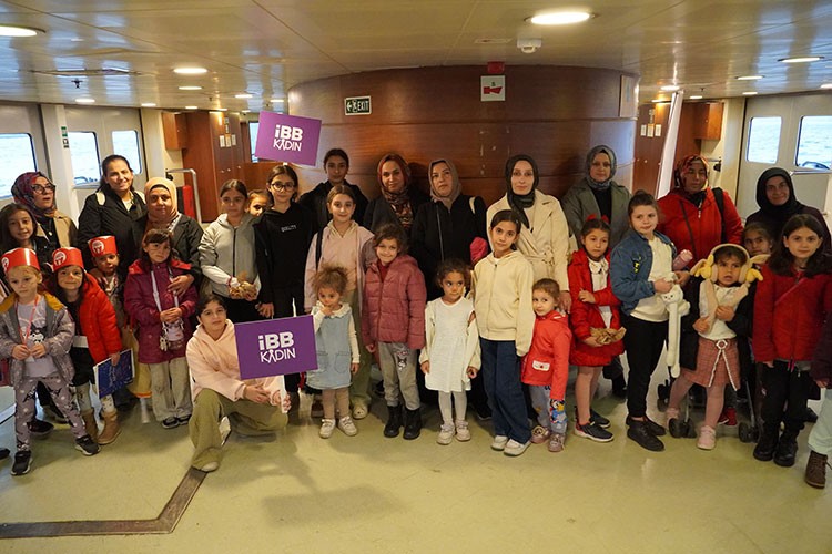 Şehir Hatları'ndan kız çocuklarına mavi bir gün