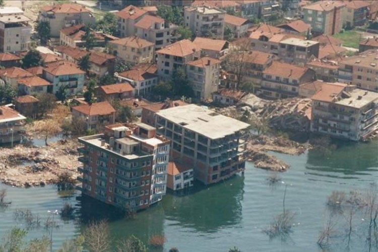 Üzerinden çeyrek asır geçti