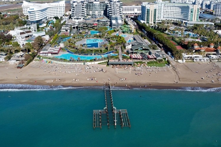 Antalya yılın ilk 4 ayında 2 milyon 66 bin 962 yabancı turisti ağırladı