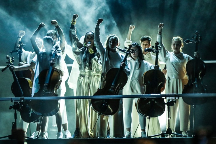 Yapı Kredi 80. yıl Feelin Good etkinlikleri İmani Voodoo Cello Veda Turnesi ile başlıyor