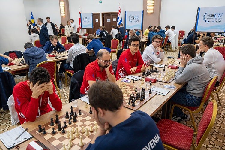 Satranç Şampiyonası'nda takımlarımız mücadele ediyor