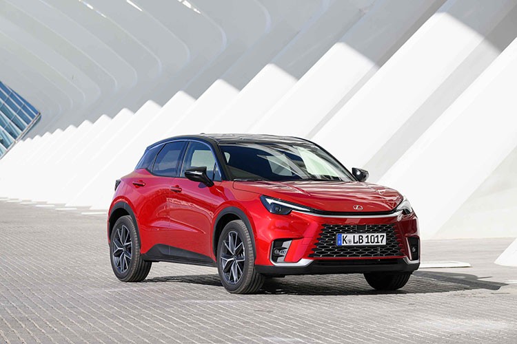 Lexus LBX Premium Segmentin yeni fenomeni olmaya geliyor