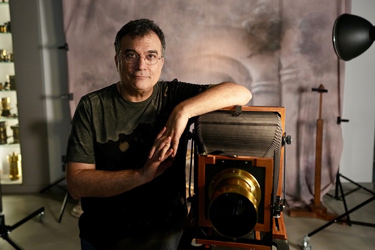 Kullandığı teknikle fotoğrafın tarihine yolculuk yaptırıyor