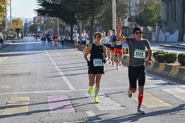 Gaziantep'te "6. Gazi Yarı Maratonu ve Halk Koşusu" başladı
