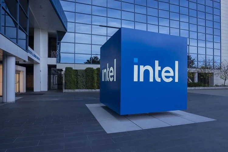 Intel'in geliri yıllık yüzde 3 arttı