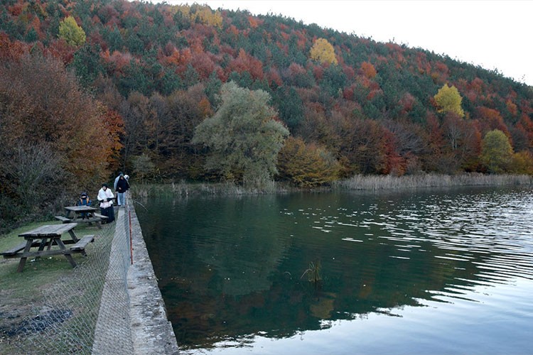 Şirinyazı Göleti'ni ziyaret edenler güzel vakit geçiriyor