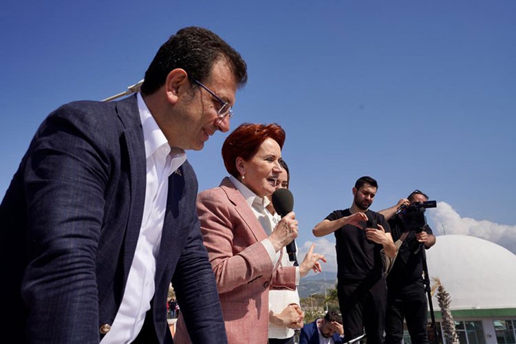 Akşener ve İmamoğlu'na Samandağ'da sevgi seli