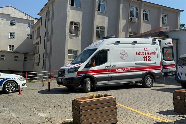 Boğulma tehlikesi geçiren 4 kişi hastaneye kaldırıldı