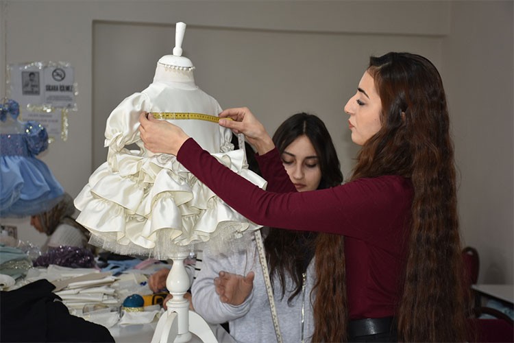 Şırnaklı genç girişimci çocuk kıyafetleri üretiyor