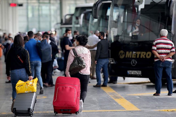 Büyük şehirlerden yazlık yerlere otobüsle seyahatte talep artıyor
