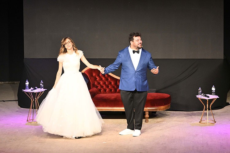 Sahnede nikah tazelediler