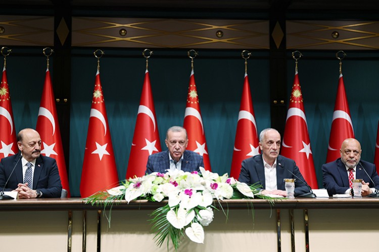 Kamu işçilerine yüzde 45 zam yapıldı