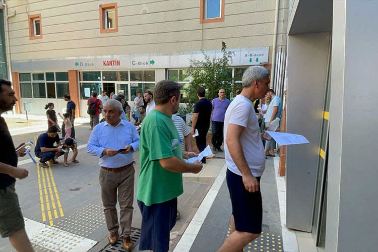 Akademi Giriş Sınavı'nın ilk oturumu başladı