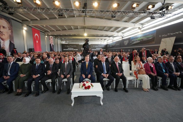 DÜNYANIN EN BÜYÜK SERAMİKLERİ TÜRKİYE'DE İLK