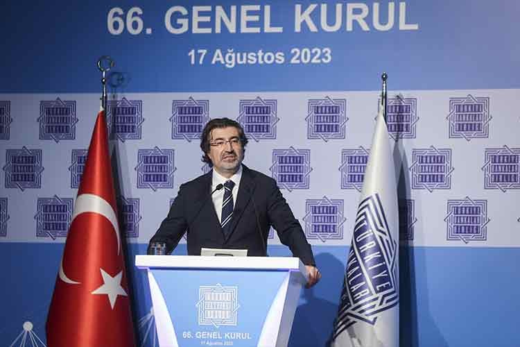 "Krediler büyürken, riskler makul ölçülerde seyretti"