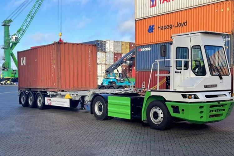 Türkiye'nin ilk yerli terminal çekici lastiğini üretti