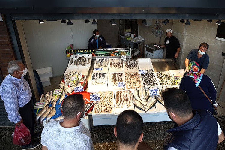 Deniz suyunun soğumasını bekliyorlar