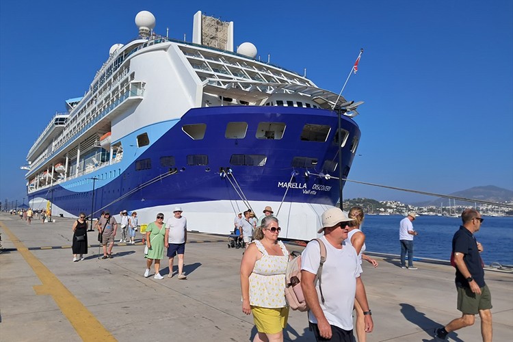 "Marella Discovery" isimli kruvaziyer 1813 yolcusuyla Bodrum'a geldi