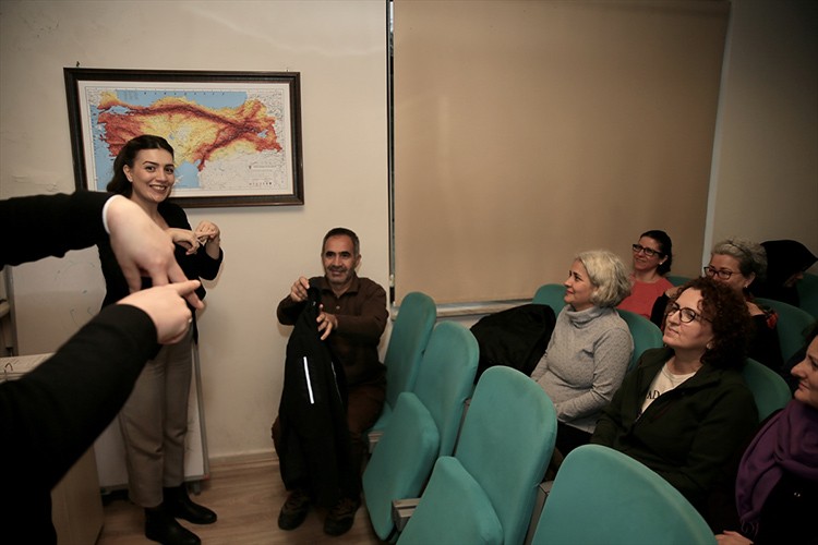Engelli bireyler eğitimlerle deprem bilinci kazanıyor