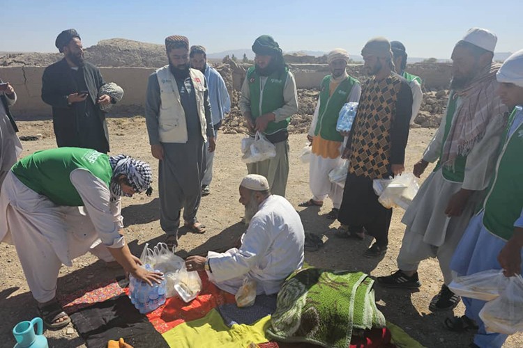 Deprem Felaketi Yaşayan Afganistan'ın Yaralarını Sarıyor