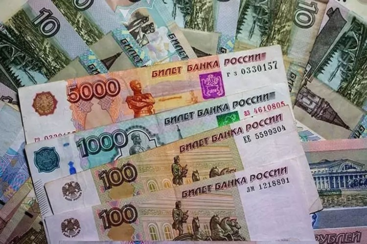 Rusya'da federal bütçe 220 milyar ruble açık verdi