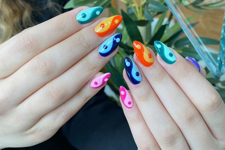 Tırnaklarda yaz modasını keşfedin