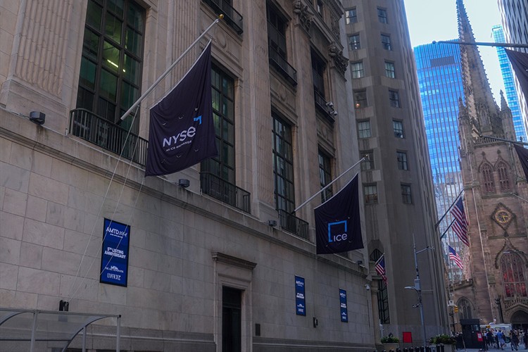 New York borsası yatay seyirle açıldı