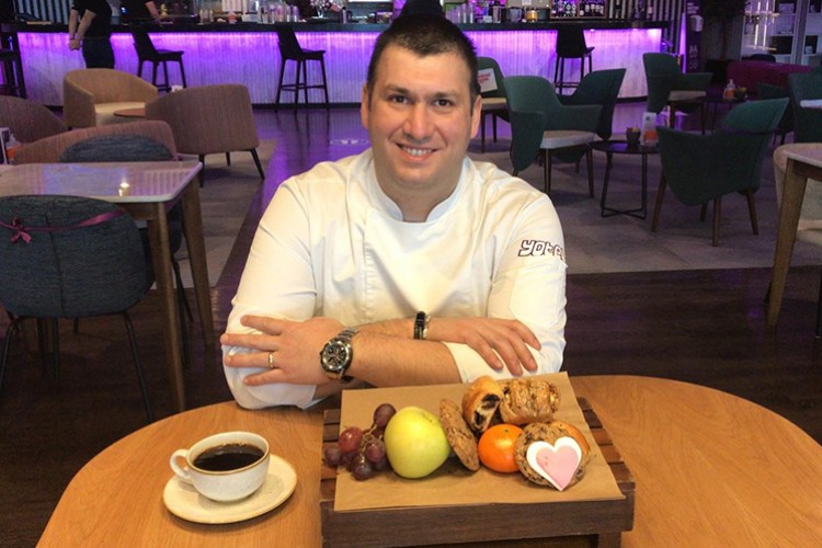 Dikmen, YOTEL İstanbul'un yeni şefi