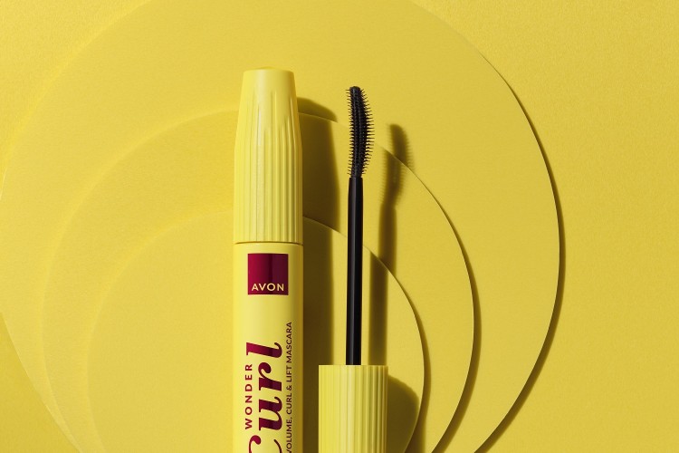 Çarpıcı Bakışlar İçin Yeni Favori: Avon'dan Yeni WonderCurl Maskara ile Gün Boyu Kıvrık Kirpikler