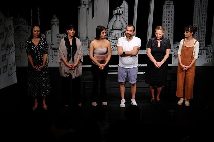 Yeni oyunla sezona "merhaba" dedi