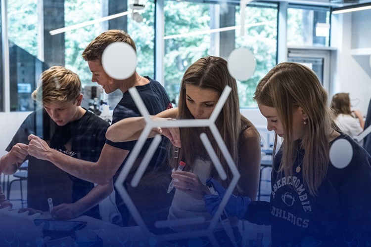 12 Öğrenciyi Danimarka'da Bilimle Buluşturuyor