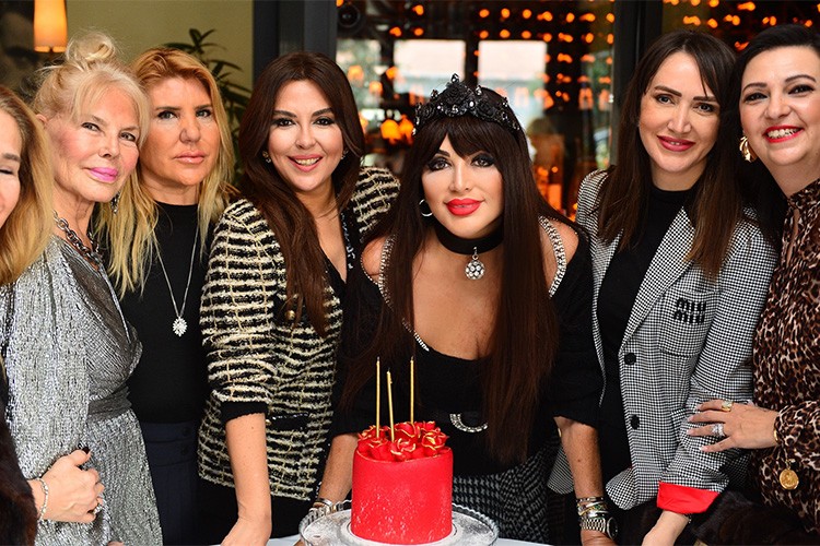 Doğum Gününü ve 8 Mart Dünya Kadınlar Günü'nü Kutladı