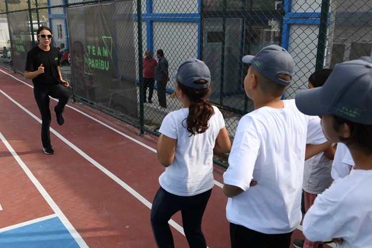 Team Paribu sporun gücüyle gençlere ilham, deprem bölgelerine destek oluyor