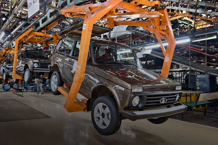 Rus otomobil sektörü zorlanıyor