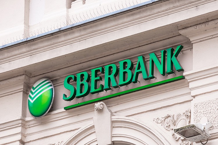 Sberbank "rupi mevduatı" hesabı sunmaya başladı
