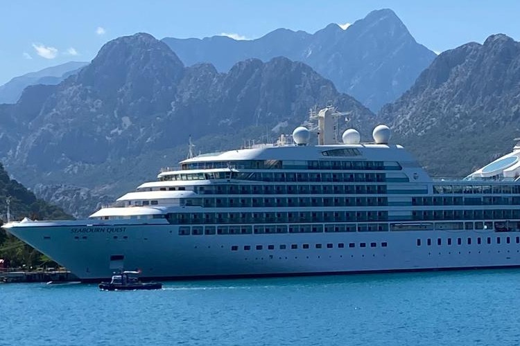 QTerminals Antalya Limanı, lüks yolcu gemisi Seabourn Quest'i ağırladı