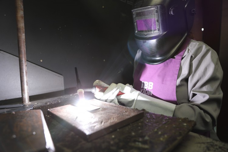 İBB'den kadınlar için kaynakçı atölyesi