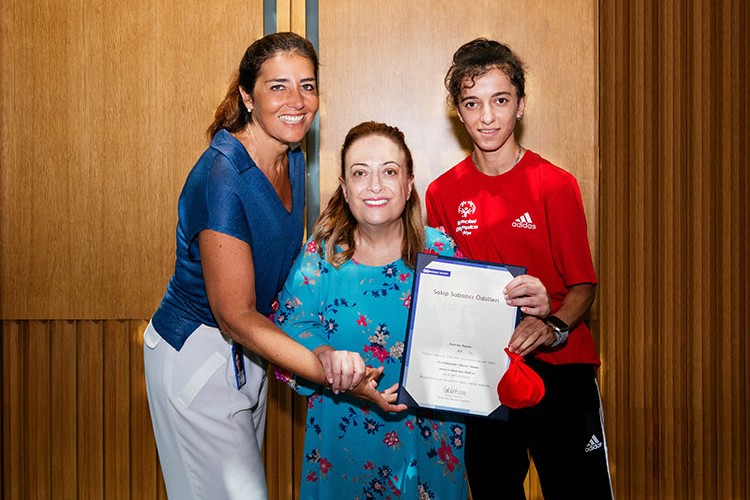 Ayşe Başaran, Sakıp Sabancı ödülünün sahibi oldu